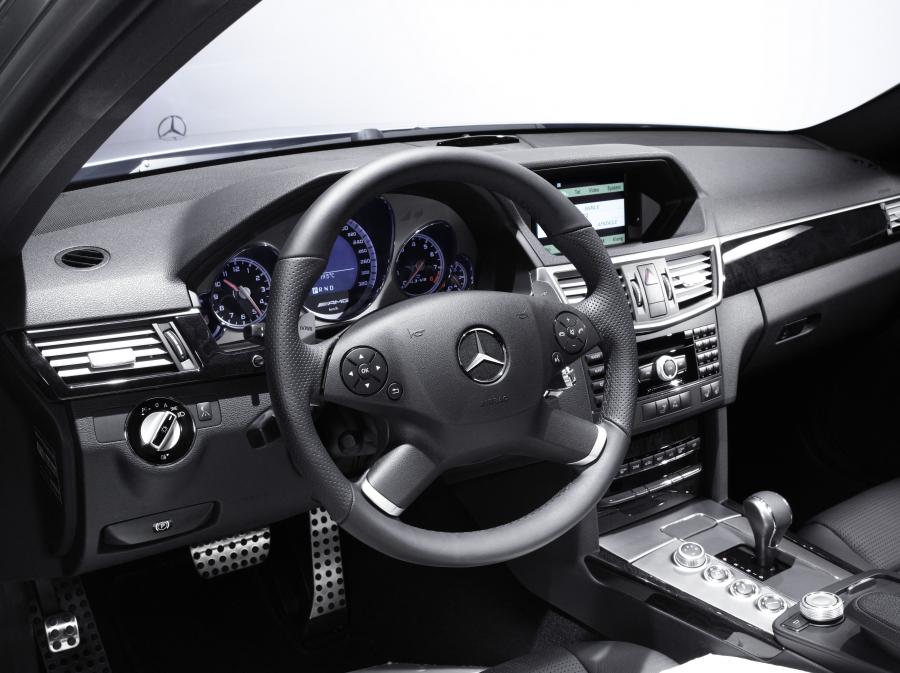 Mercedes-Benz E63 AMG 2009 года  (фото 7 из 26)